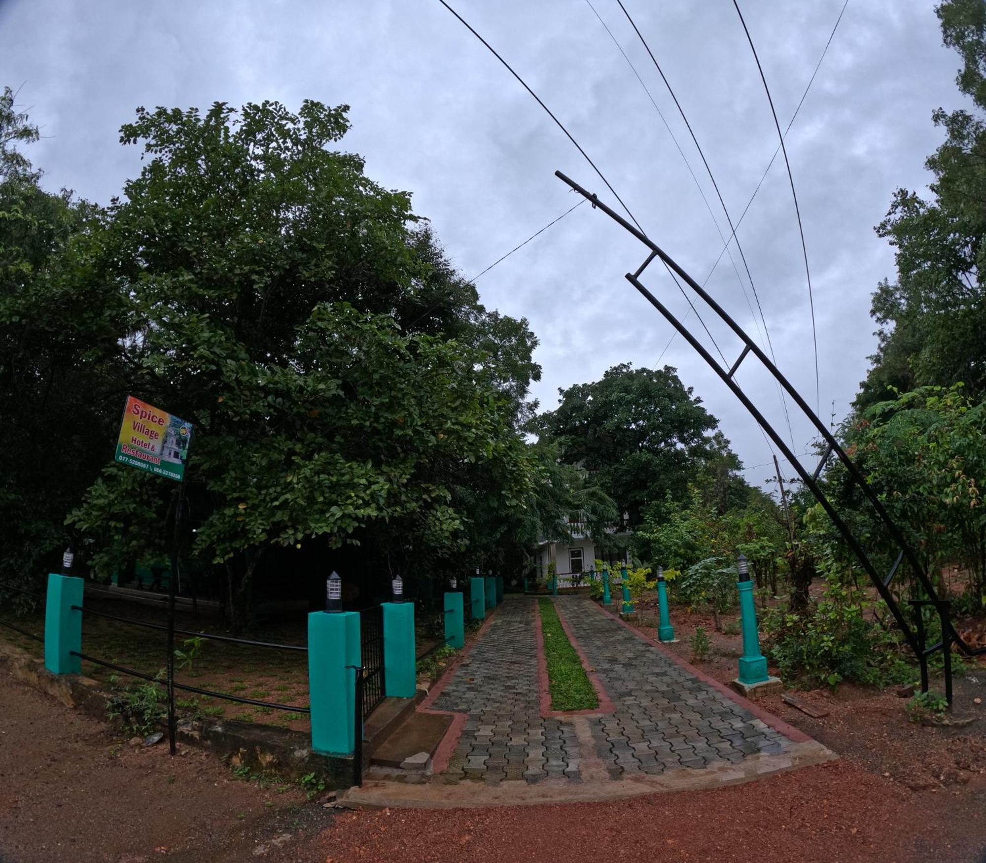 Spice Village Hotel & Restaurant Habarana Exterior photo